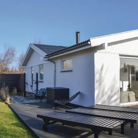 Three-bedroom Holiday In Hyllinge