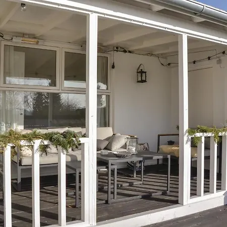 Three-bedroom Holiday In Hyllinge Hébergement de vacances