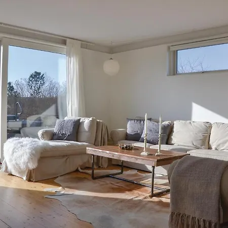 Three-bedroom Holiday In Hyllinge Hébergement de vacances *